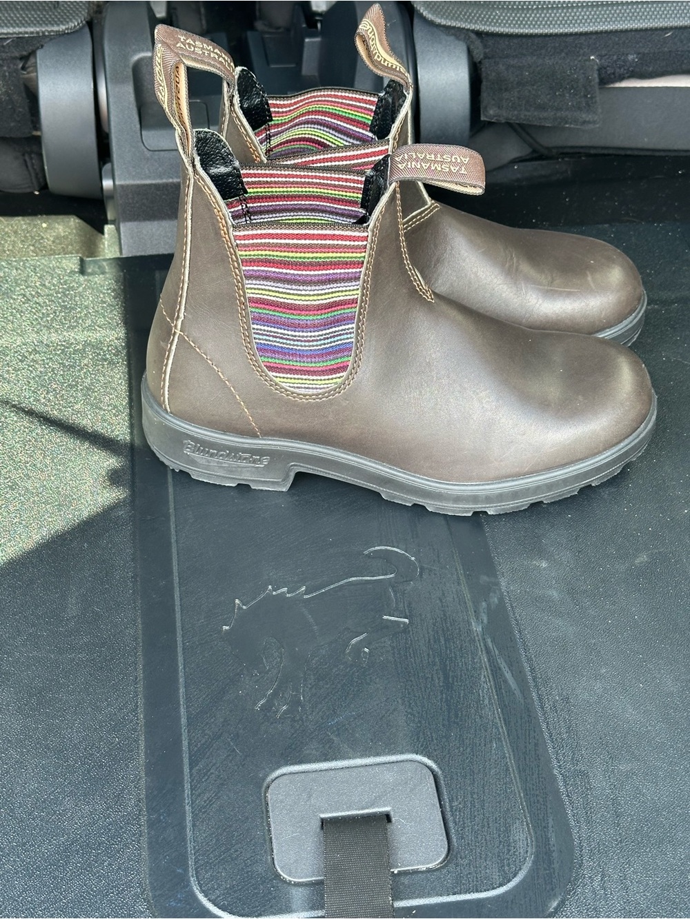 Blundstone Brown Leather Chelsea Boots with Multicolor Stripe Gusset size 7